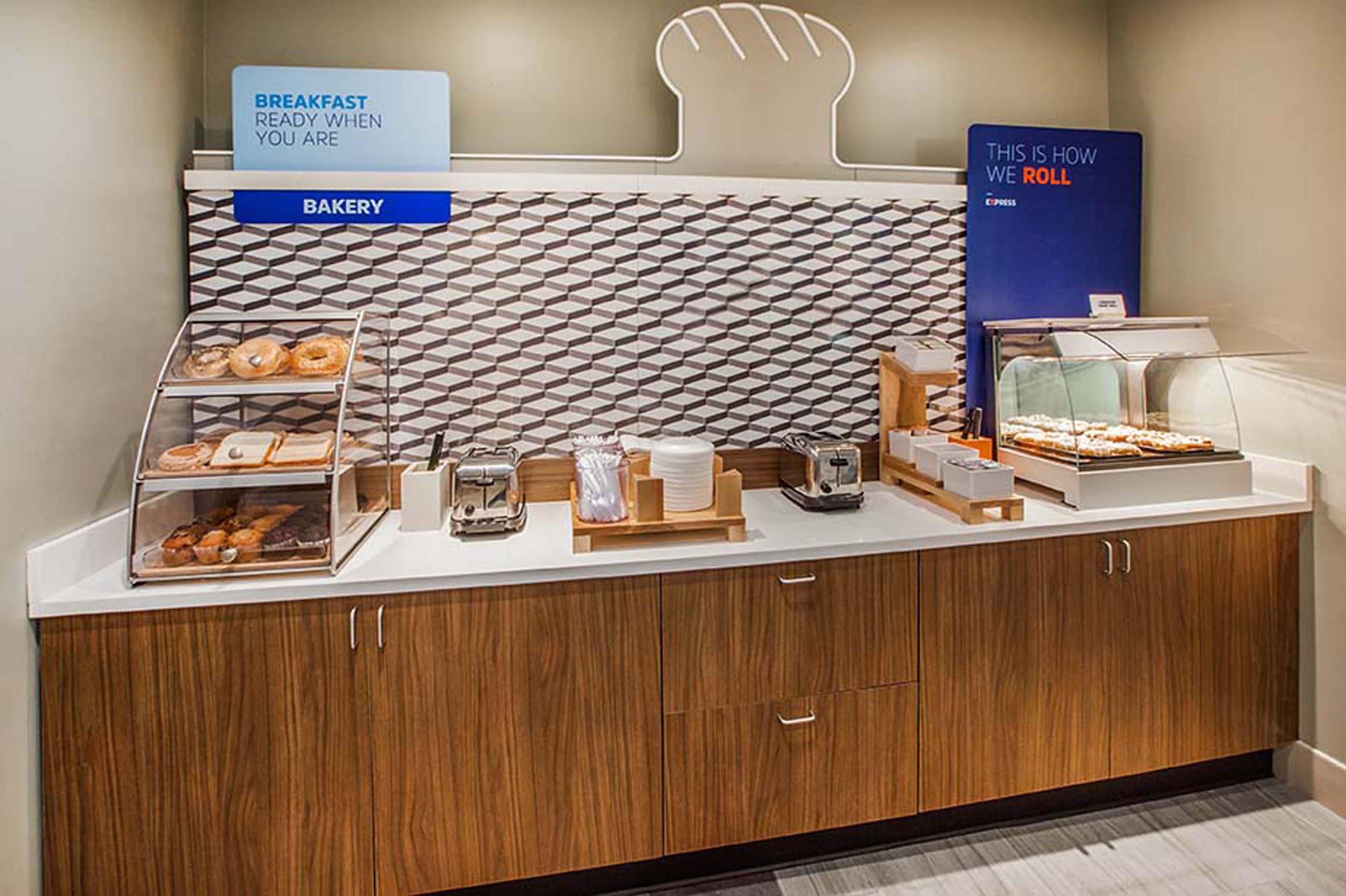 Holiday Inn Express & Suites Raleigh Airport - Brier Creek By Ihg Kültér fotó