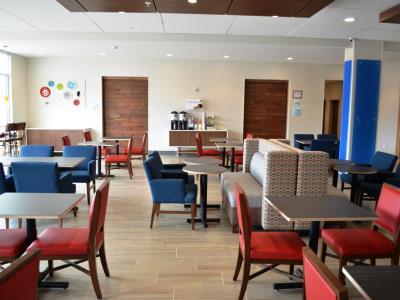 Holiday Inn Express & Suites Raleigh Airport - Brier Creek By Ihg Kültér fotó